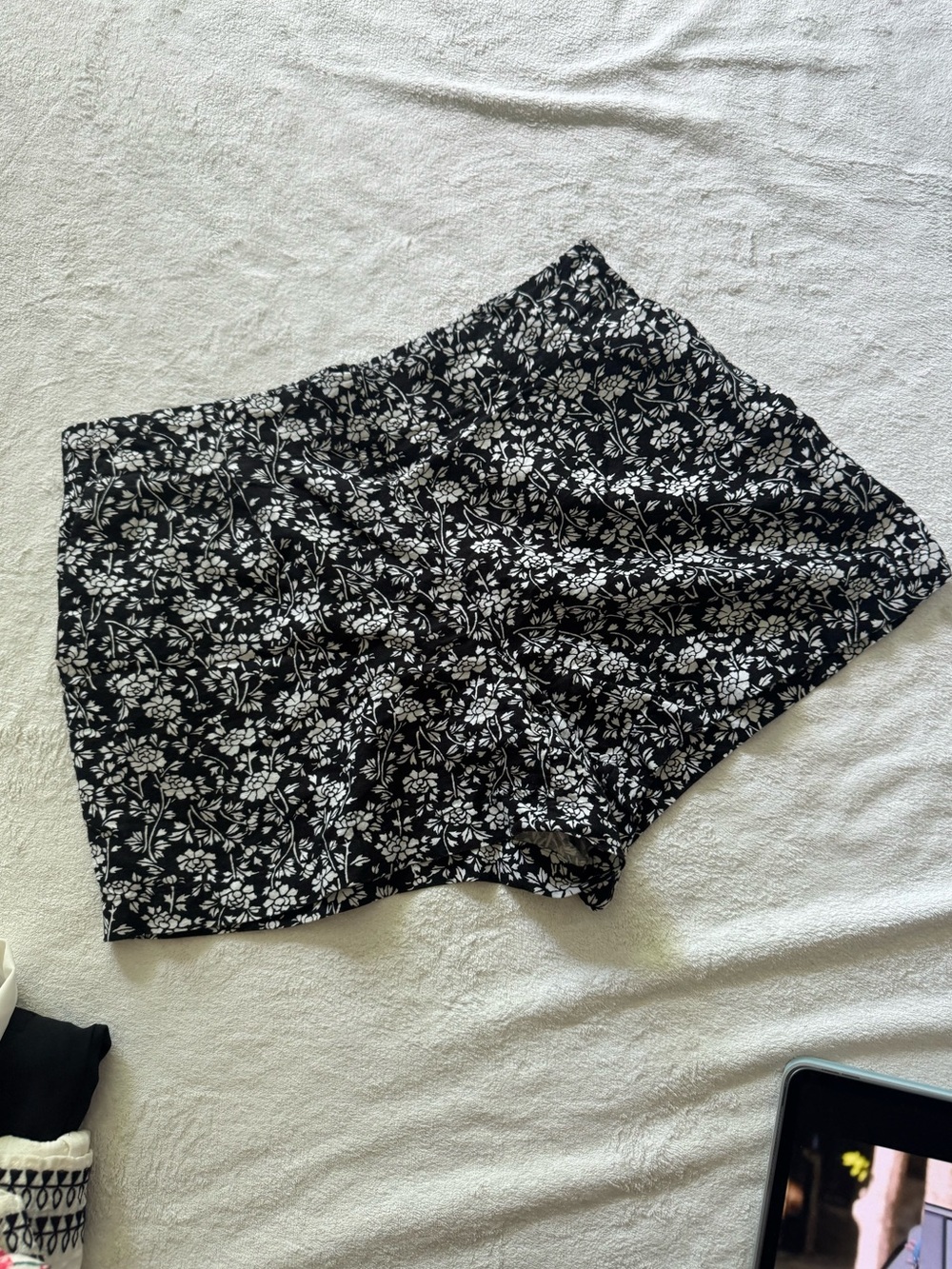 LOFT size S floral shorts